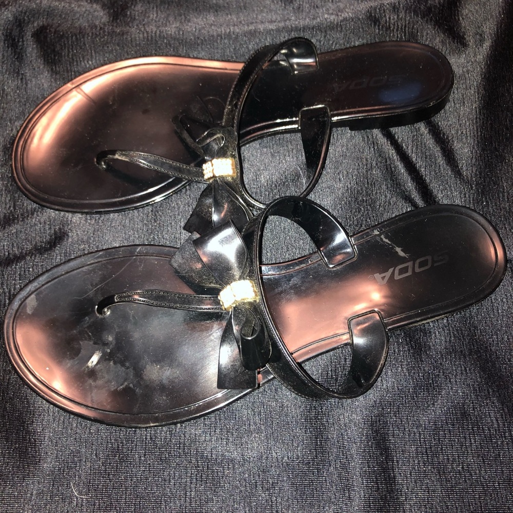 Soda gummy sandals